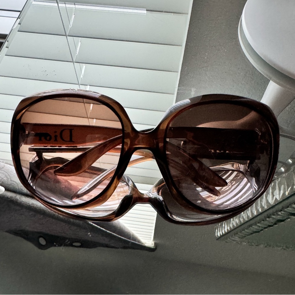 Dior Brown Gradient Oversized Square Sunglasses - Picture 4 of 8